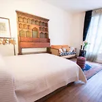 Spacious 50 M Cocoon In The Heart Of Paris 17Th