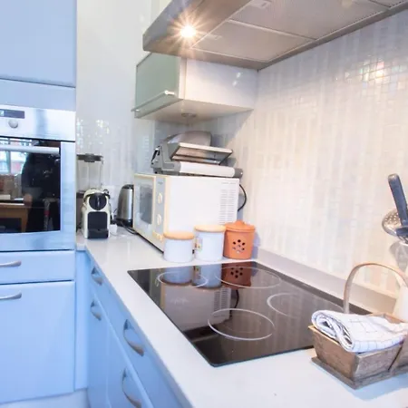Spacious 50 M Cocoon In The Heart Of 17th Parigi