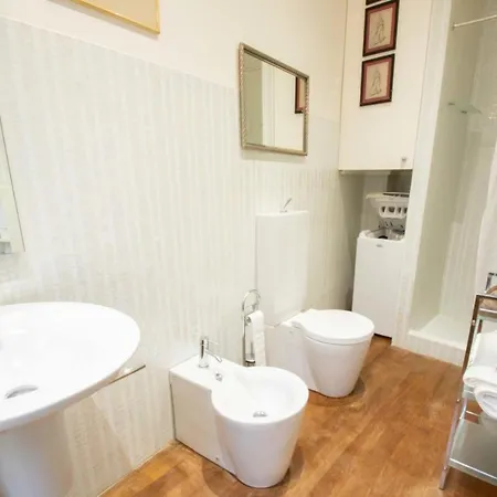 Spacious 50 M Cocoon In The Heart Of 17th Apartment