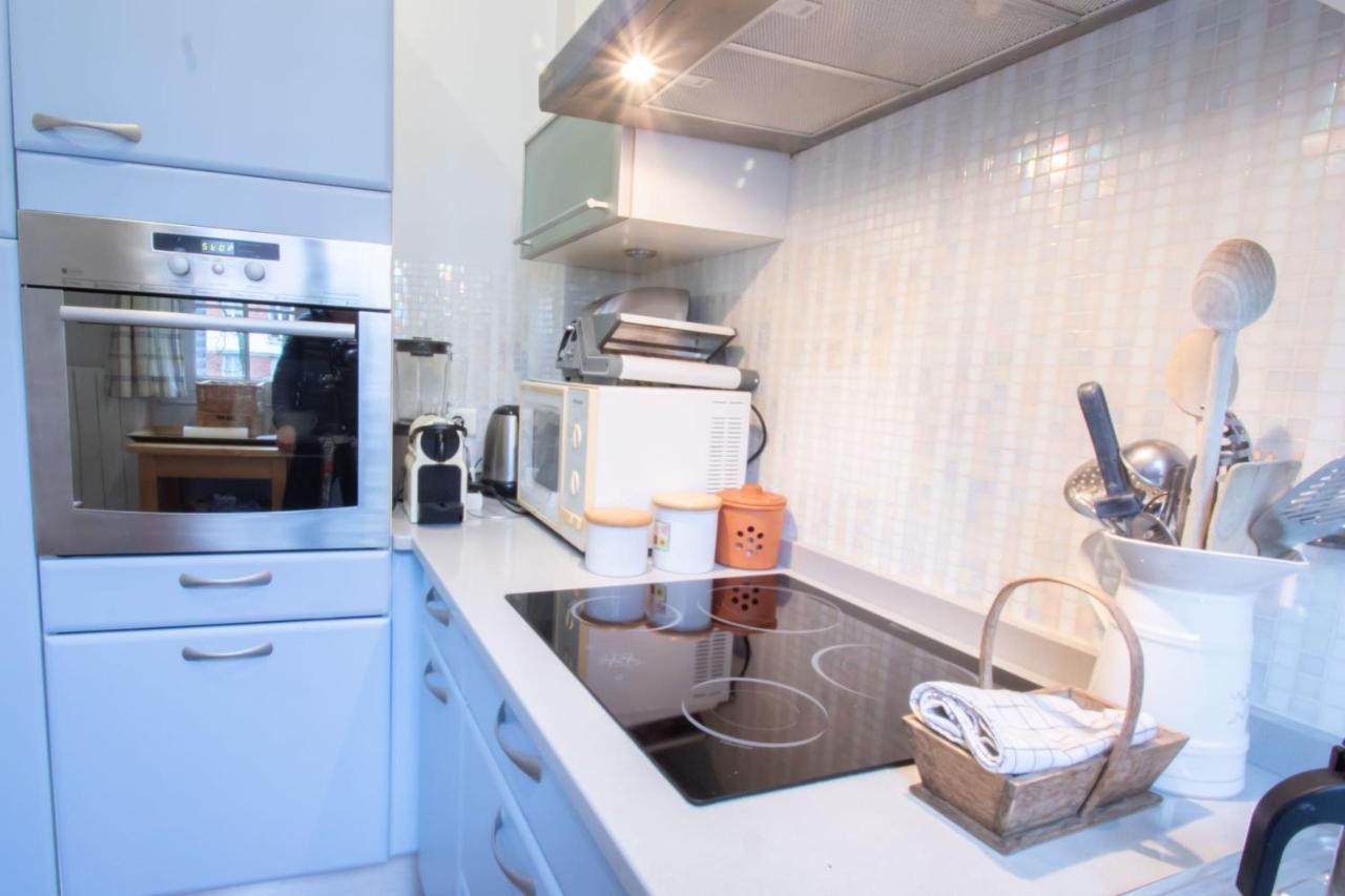 Spacious 50 M Cocoon In The Heart Of 17th Parigi